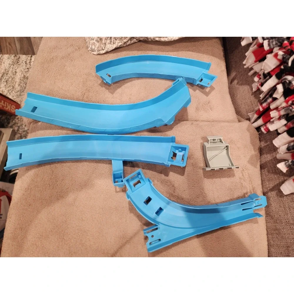 Hot Wheels Toy Track Set Massive 28